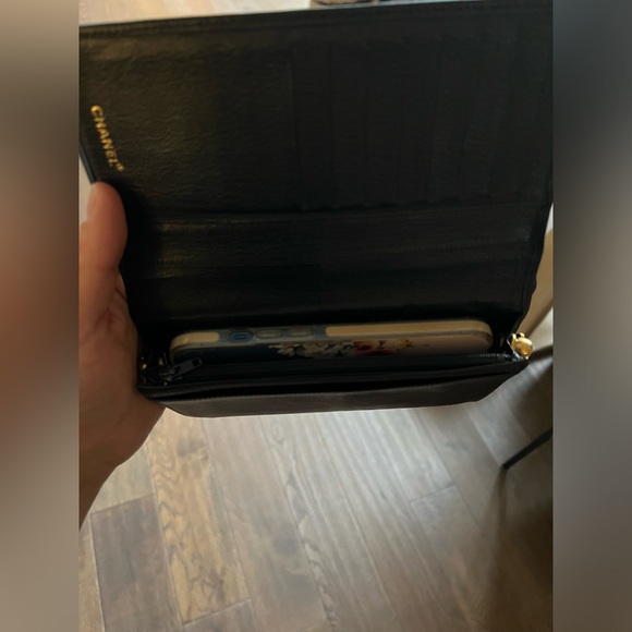 Authentic Chanel wallet on a chain - Picture 8 of 10